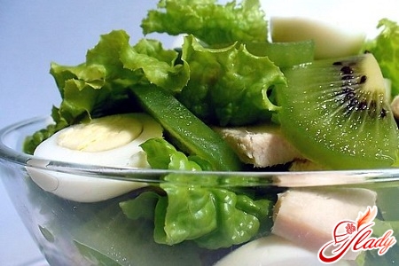 salad with kiwi