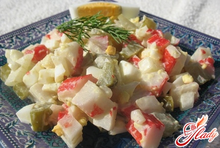 salad with kiwi and crab sticks