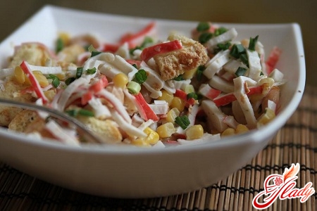 salad with crab sticks and kiwi