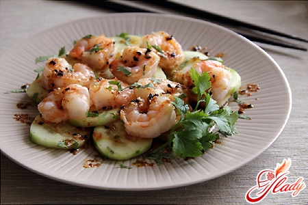 salad with shrimps and cucumber