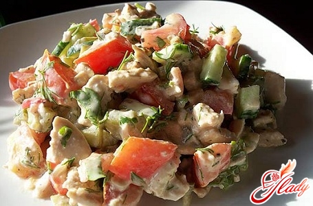 chicken salad with tomatoes
