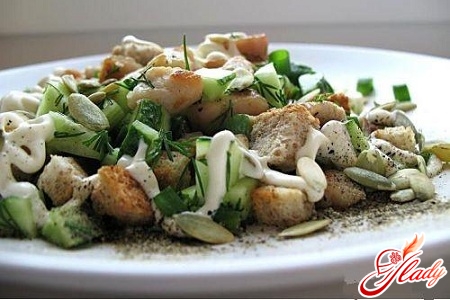 salad with chicken and cucumbers