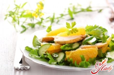 salad with chicken and orange