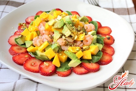 salad with mango and shrimp