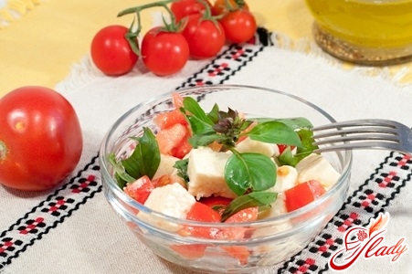salad with tomatoes and cheese