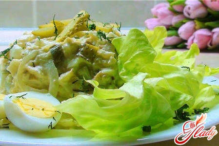 Salad with pickled cucumber