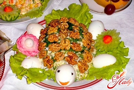 salad with chicken and apples