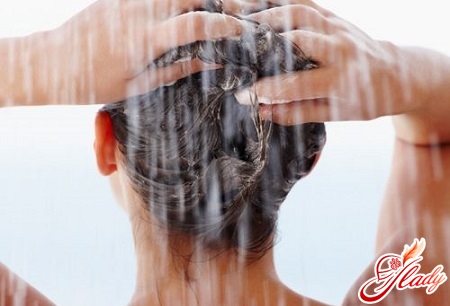 миття голови домашнім шампунем