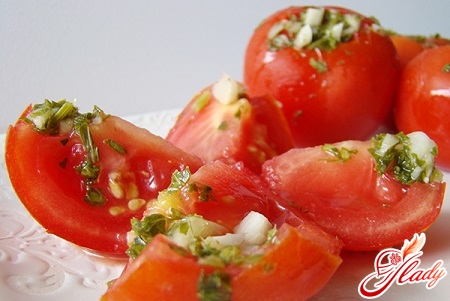 salted tomatoes with garlic
