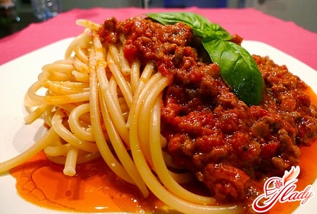 спагетті з соусом болоньез