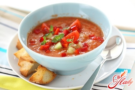 einfaches Rezept der Gazpacho-Suppe