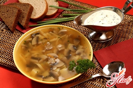 pea soup with mushrooms