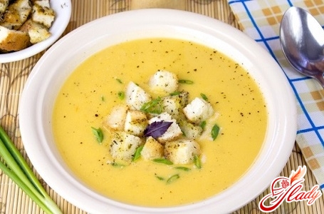 lentil soup puree with croutons