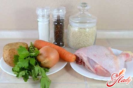 Zutaten für Hühnersuppe mit Reis