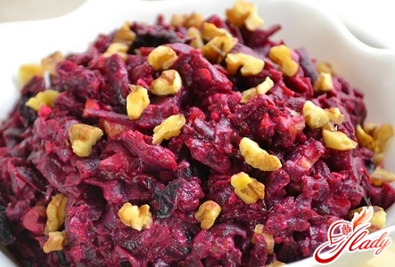 sweet beetroot salad with nuts
