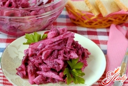 beetroot salad with greens