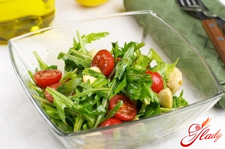 caprese salad with mozzarella