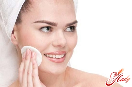 care for dry skin in the face at home