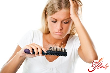 Найпоширеніші причини випадіння волосся